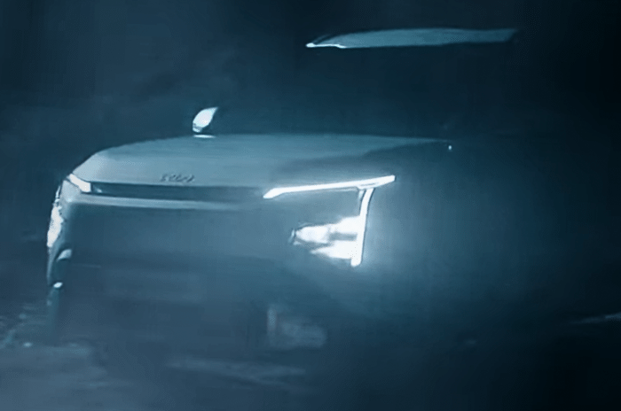 Kia Carens facelift Clavis 2025